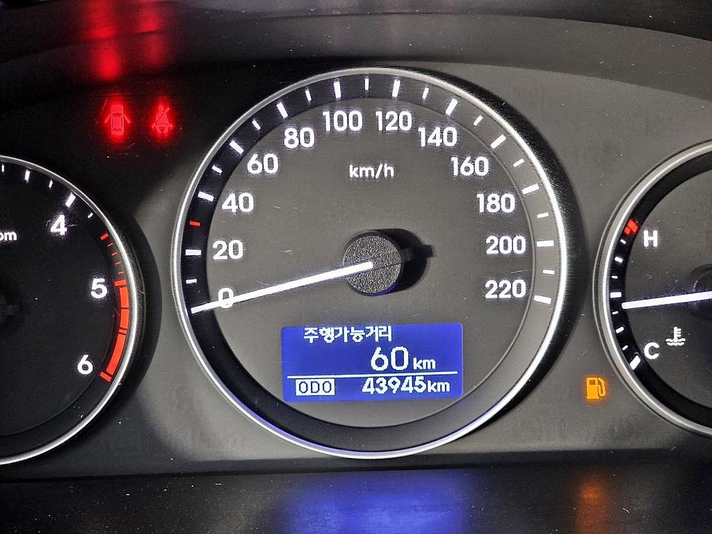 HYUNDAI Starex - Vista 7