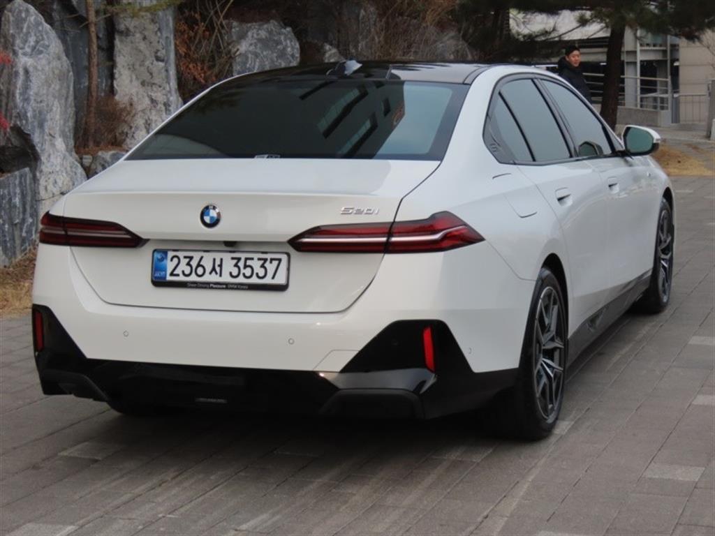 BMW 5 Series - Vista 5