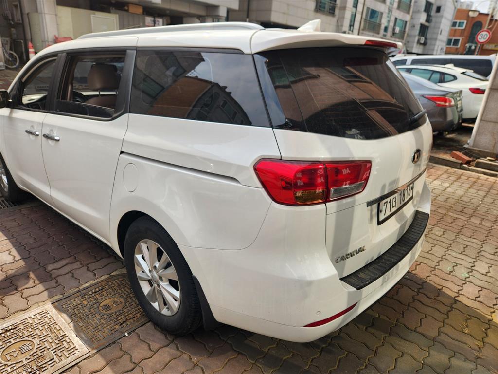 KIA Carnival - Vista 6