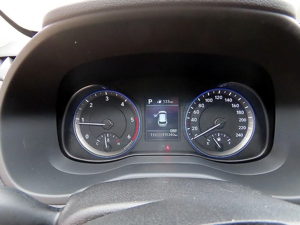 HYUNDAI Kona - Vista 9