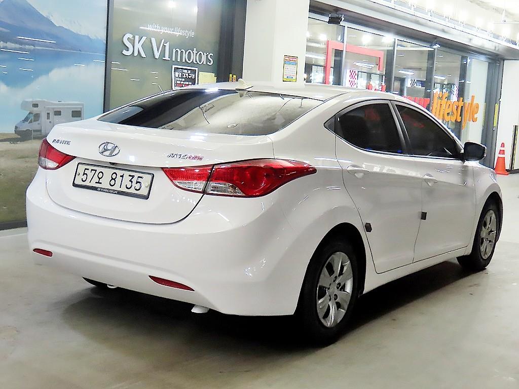 HYUNDAI Avante - Vista 4