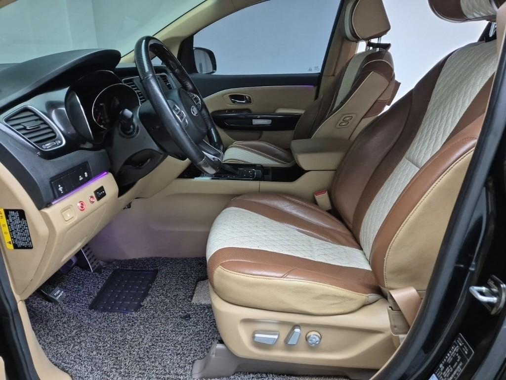 KIA Carnival - Vista 8