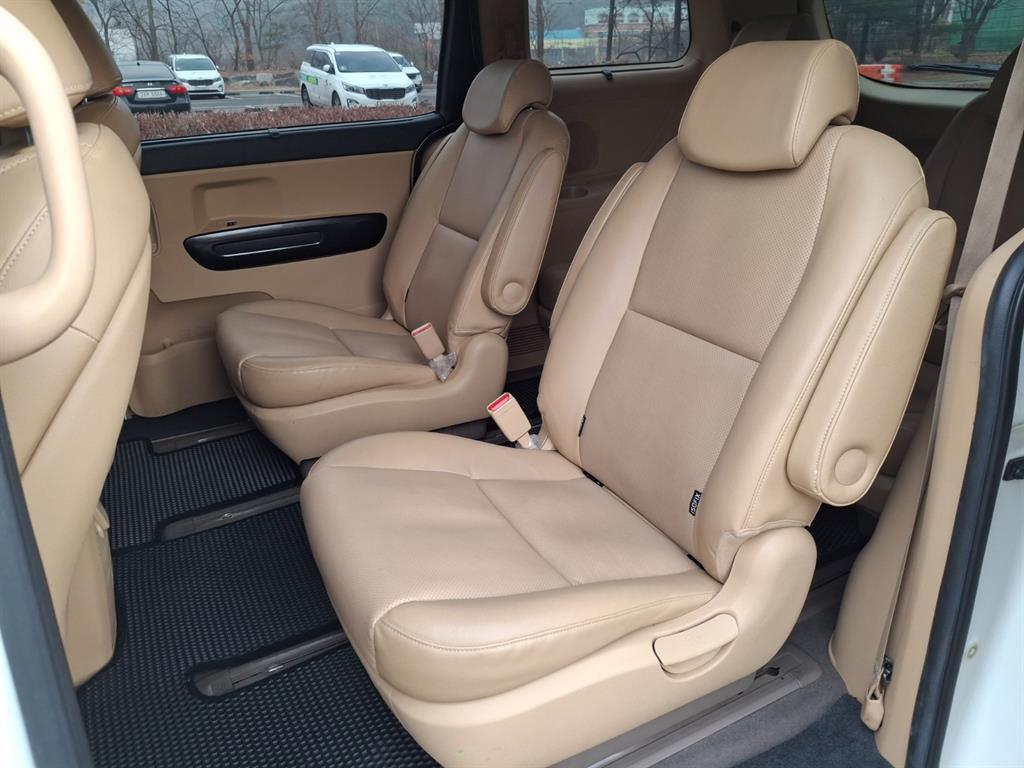 KIA Carnival - Vista 10