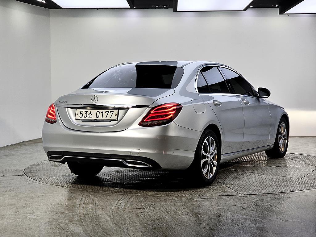 Mercedes Benz C Class - Vista 4