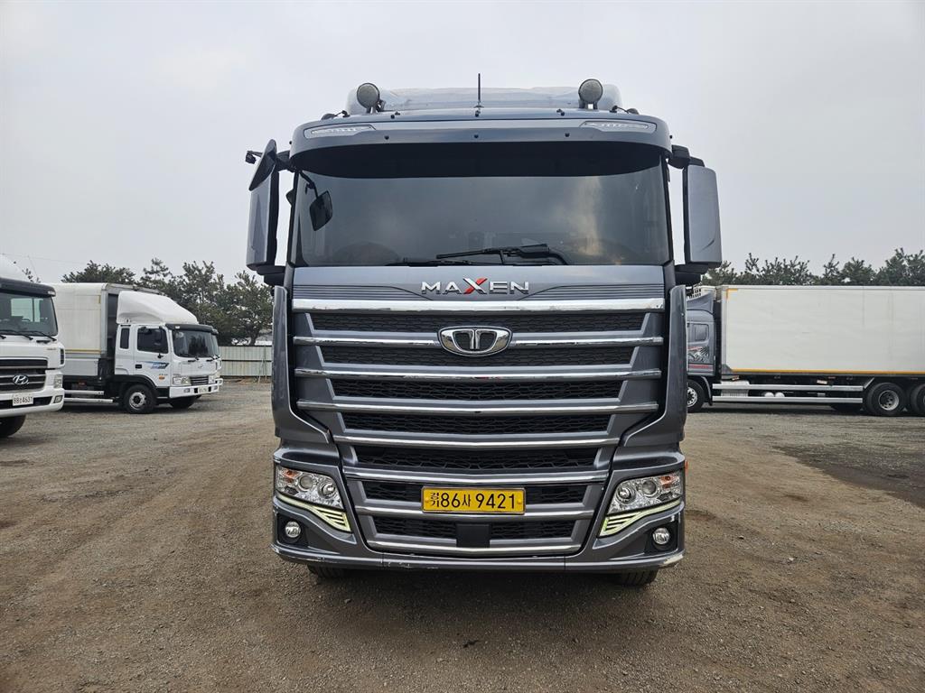 medium and large cargo truck - Vista 3