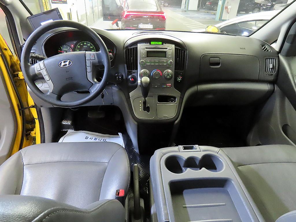 HYUNDAI Starex - Vista 11