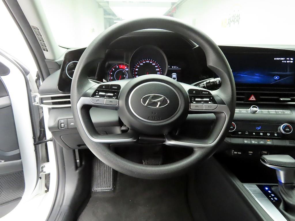 HYUNDAI Avante - Vista 8