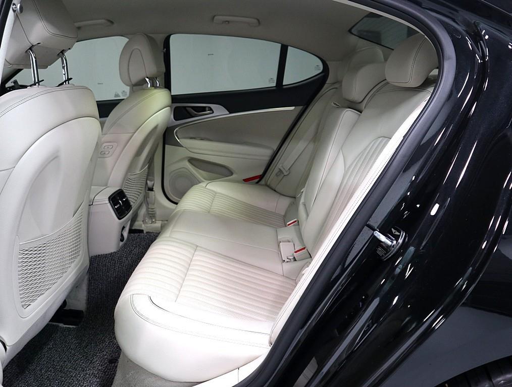 Genesis G70 - Vista 10