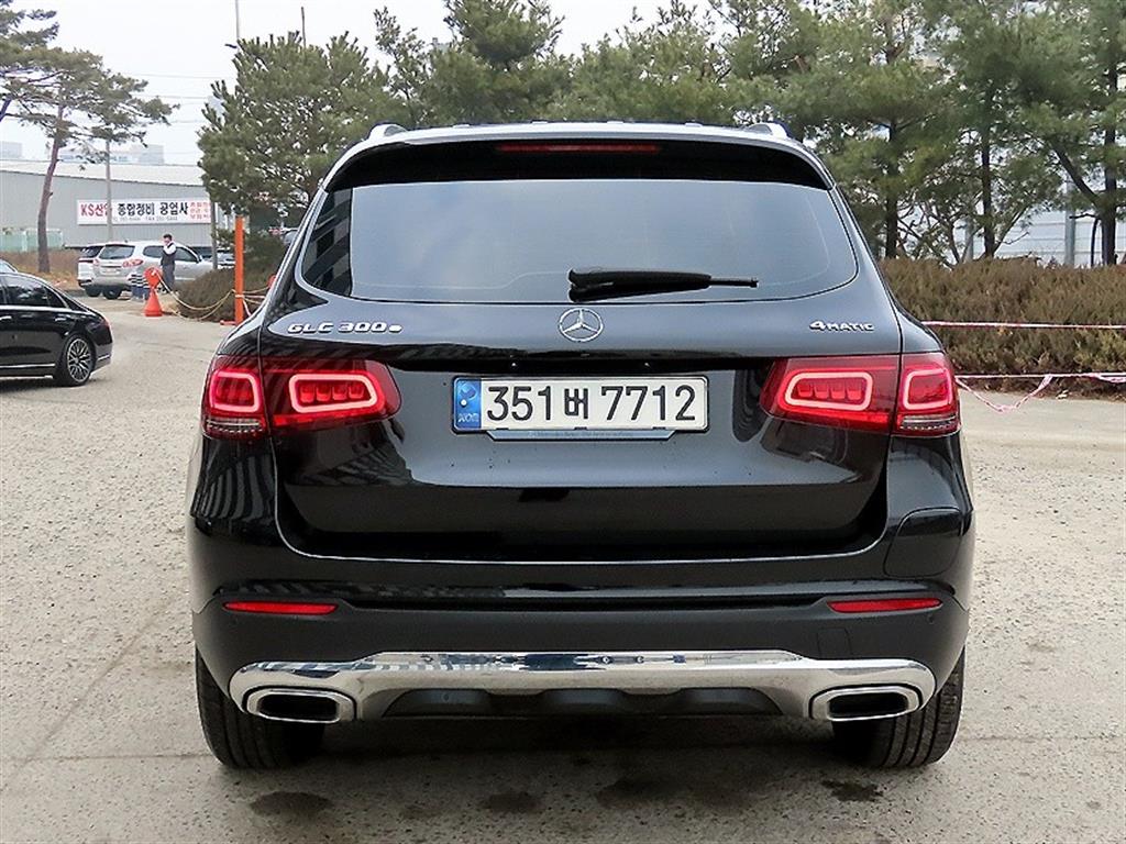 Mercedes Benz GLC Class - Vista 4
