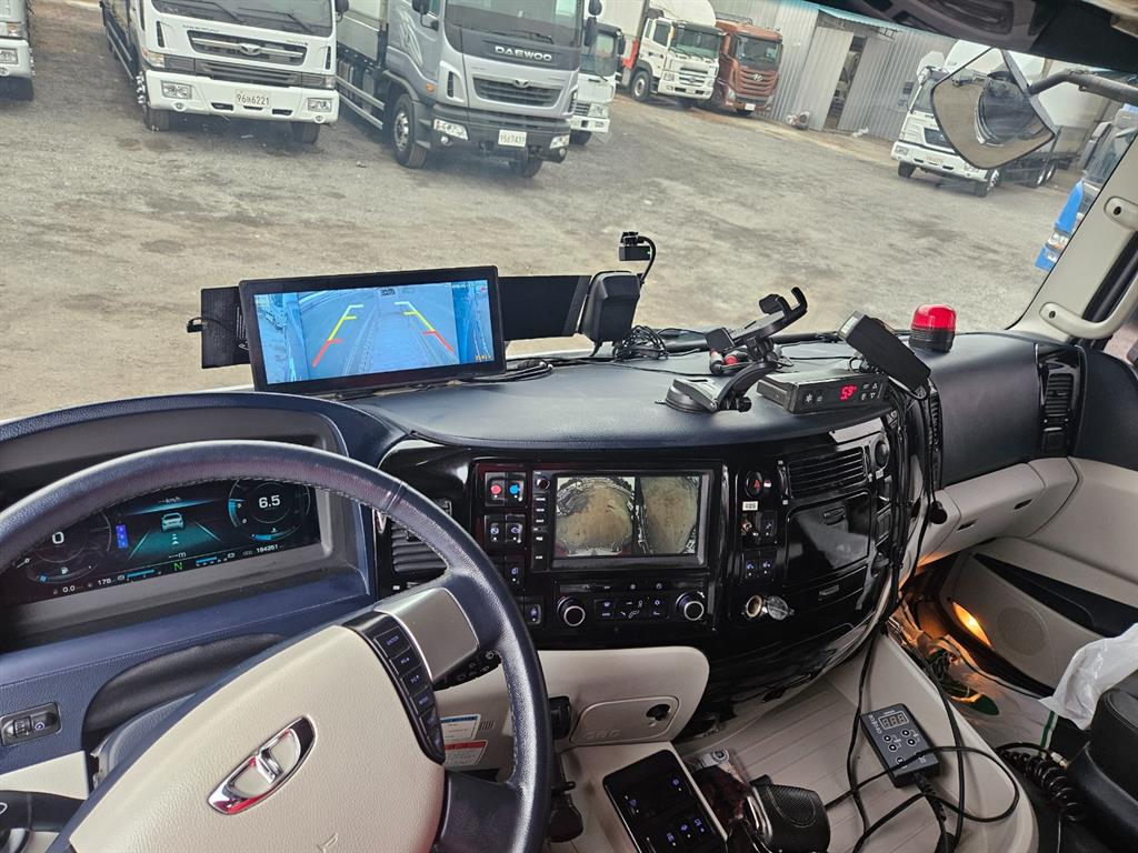 medium and large cargo truck - Vista 10