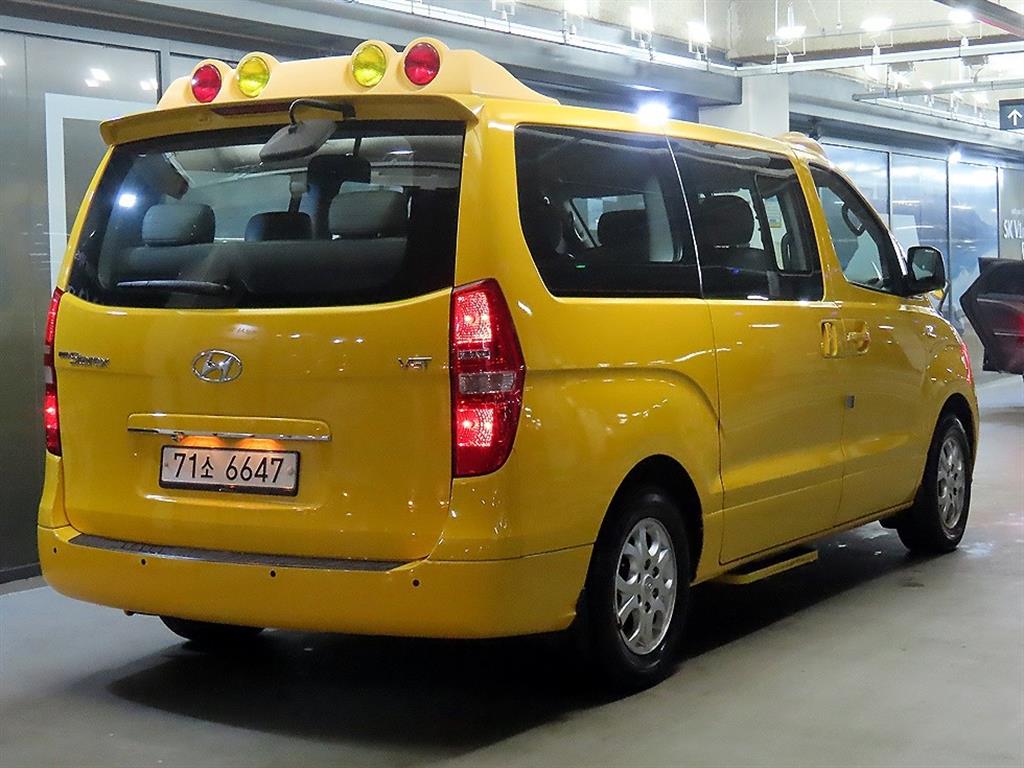 HYUNDAI Starex - Vista 4