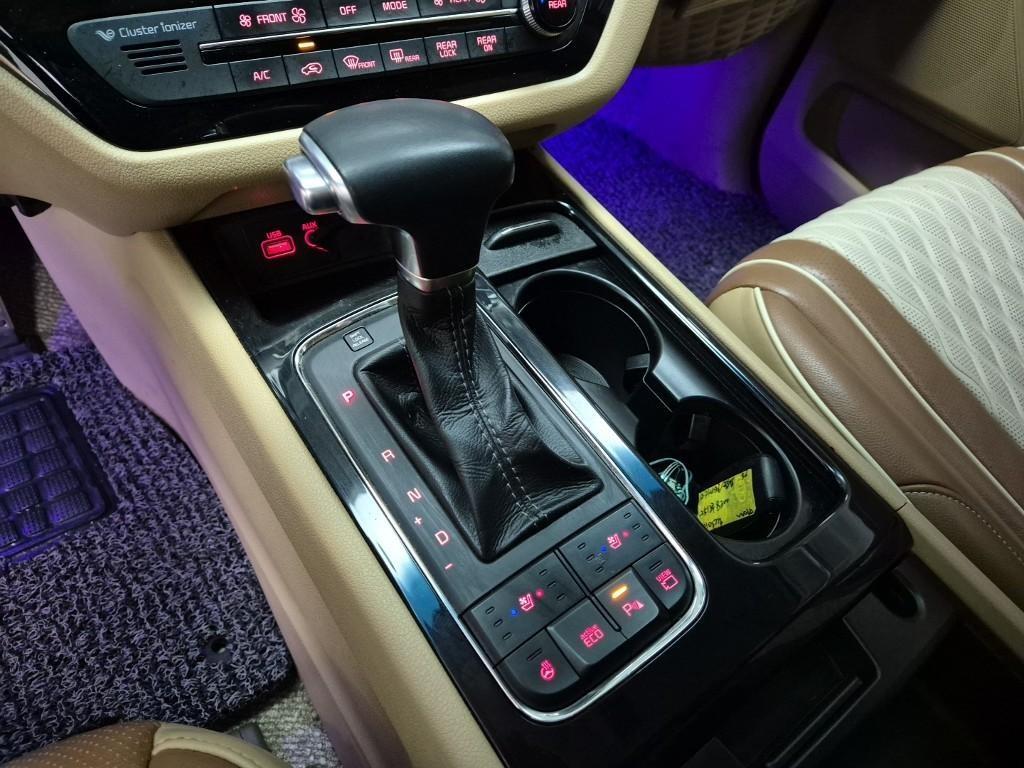 KIA Carnival - Vista 6