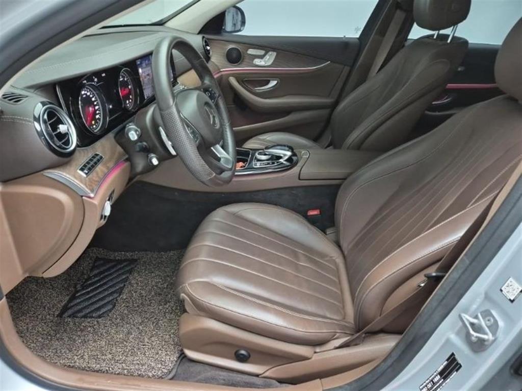 Mercedes Benz E class - Vista 11