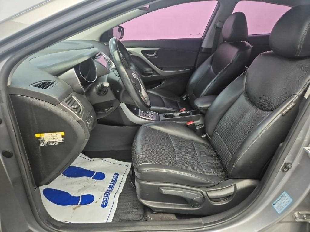 HYUNDAI Avante - Vista 11