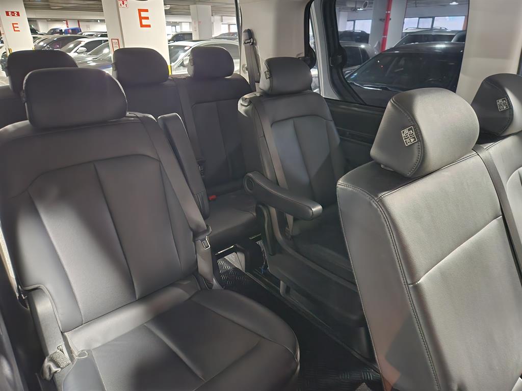 HYUNDAI Staria - Vista 12