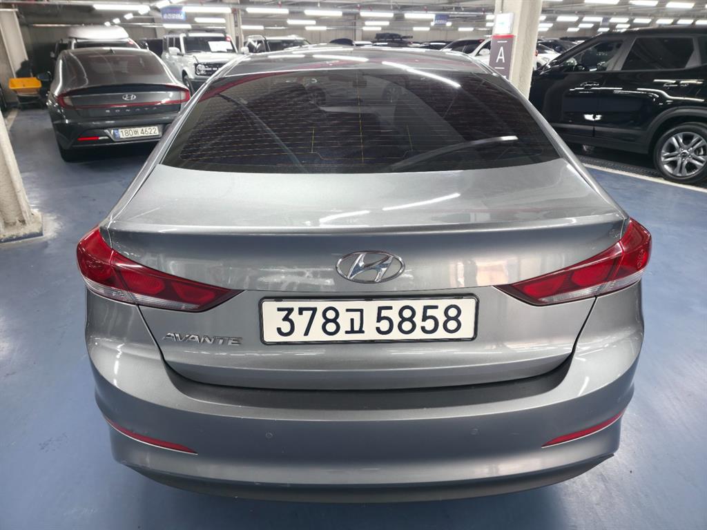 HYUNDAI Avante - Vista 4