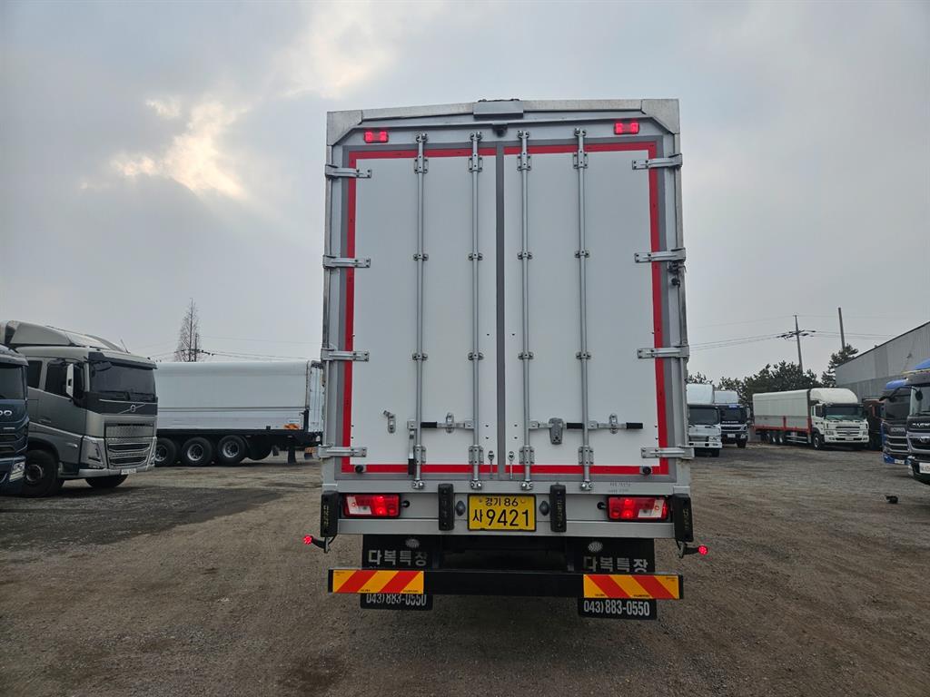 medium and large cargo truck - Vista 4