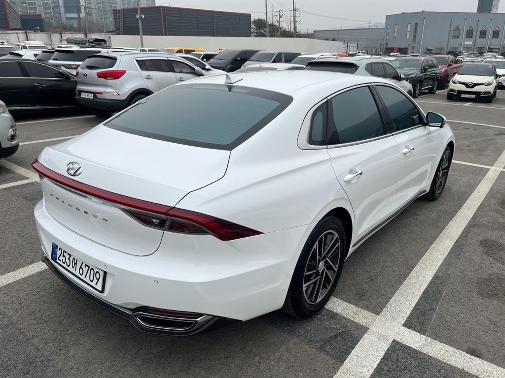 HYUNDAI Grandeur - Vista 6