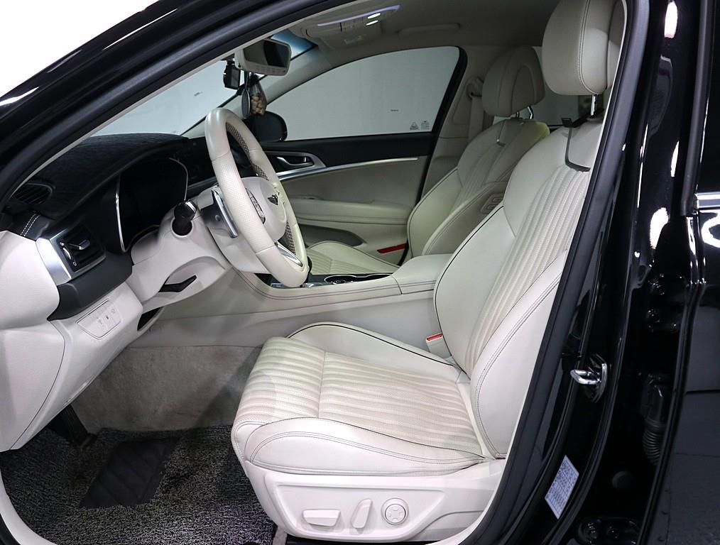 Genesis G70 - Vista 9