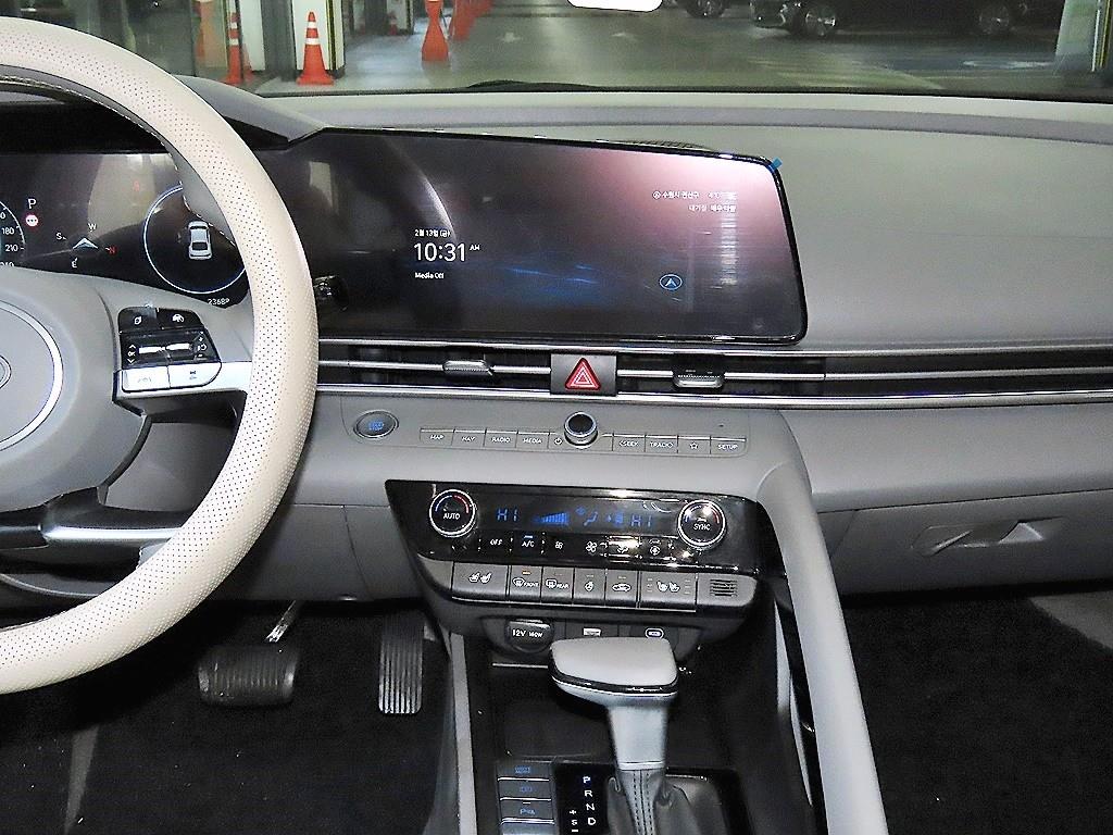 HYUNDAI Avante - Vista 11