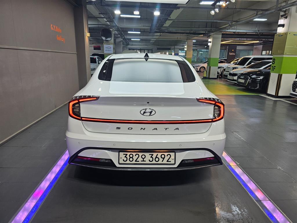 HYUNDAI Sonata - Vista 12