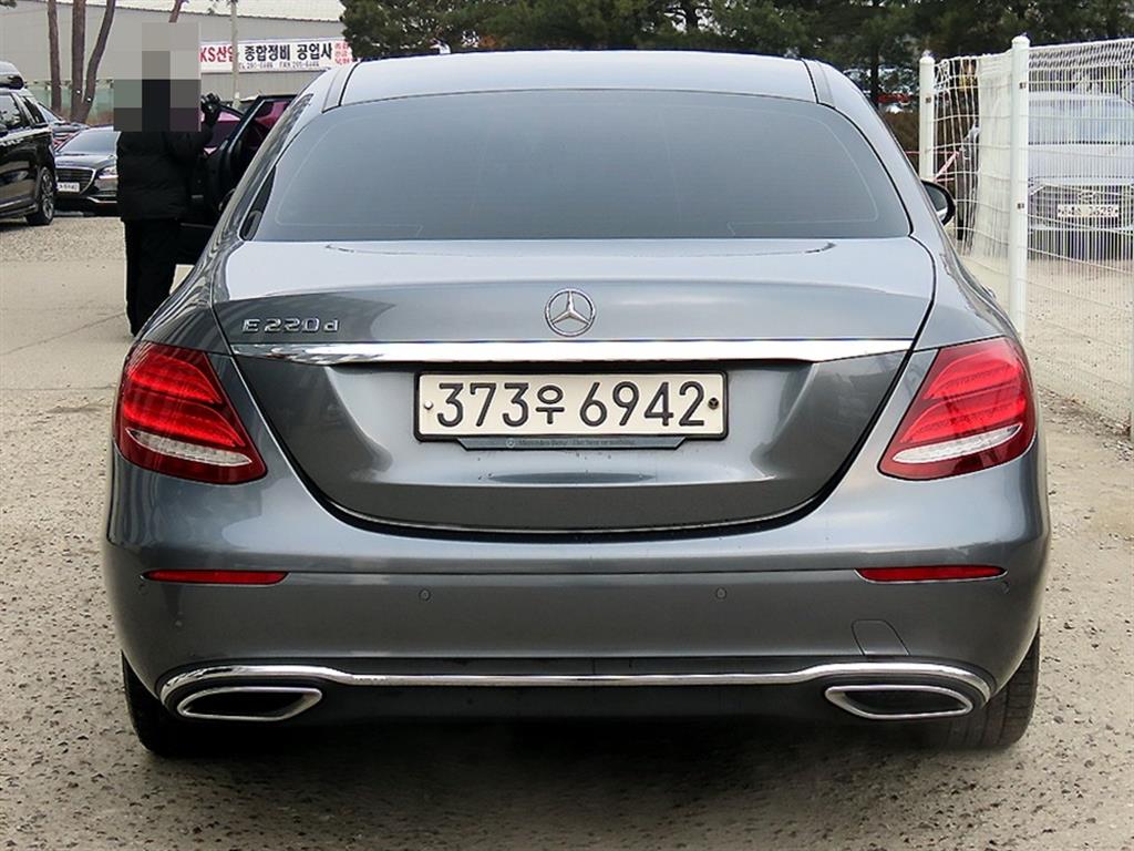 Mercedes Benz E class - Vista 4