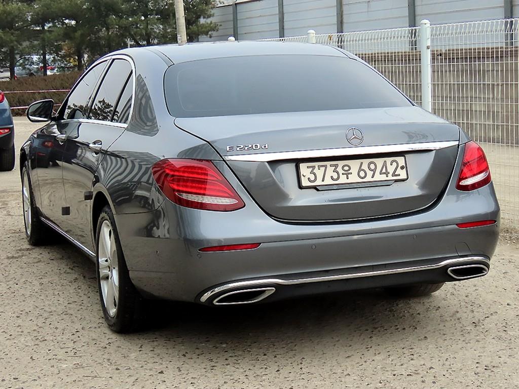 Mercedes Benz E class - Vista 3