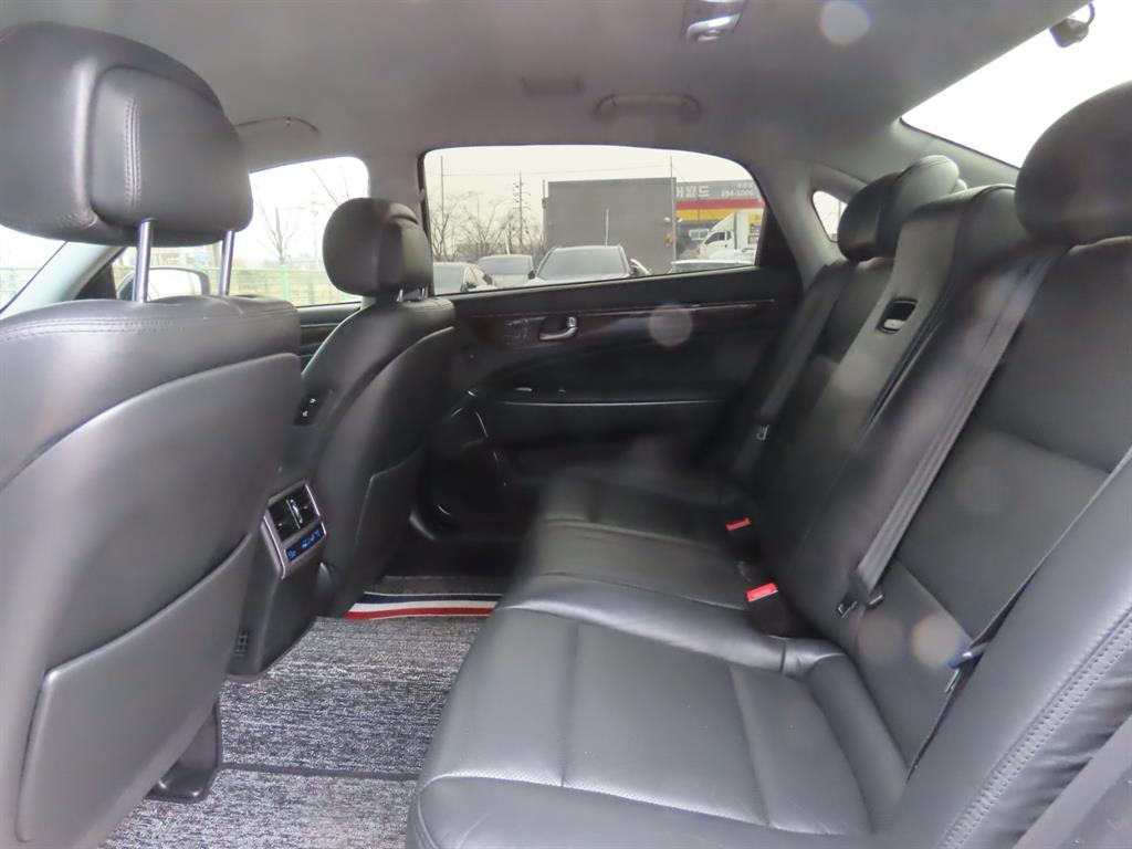 HYUNDAI Equus - Vista 11