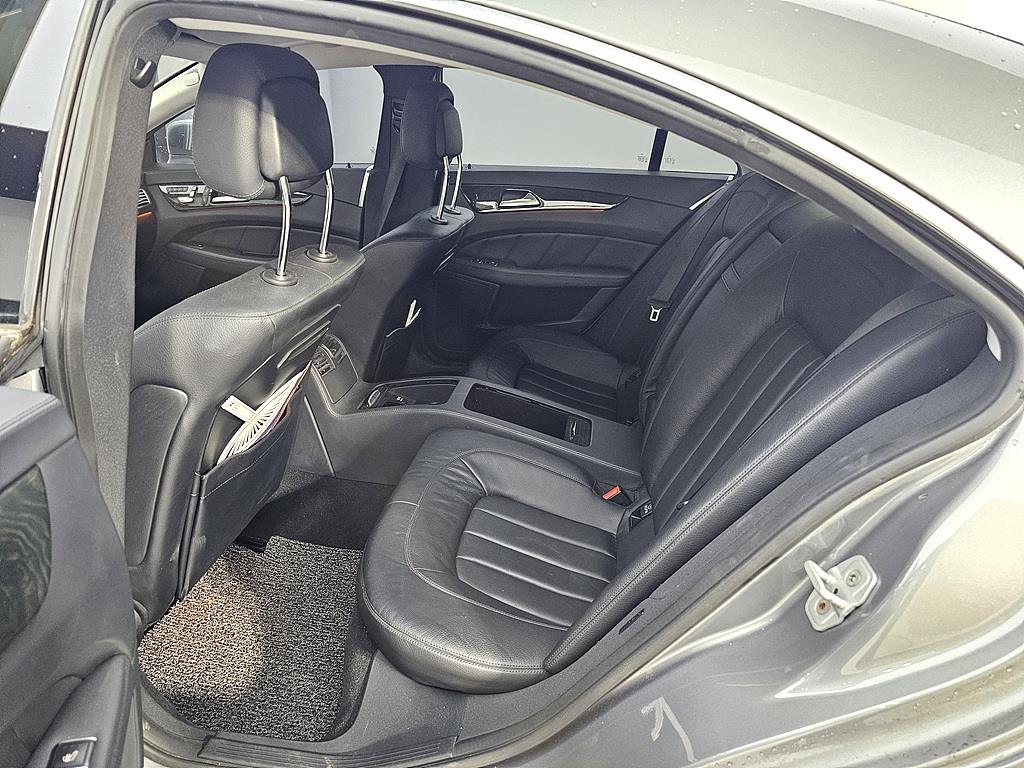 Mercedes Benz CLS Class - Vista 9