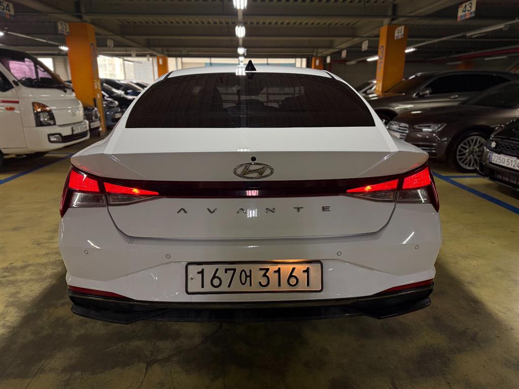 HYUNDAI Avante - Vista 4