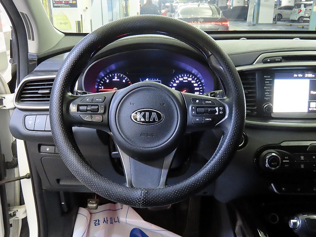 KIA Sorento - Vista 8