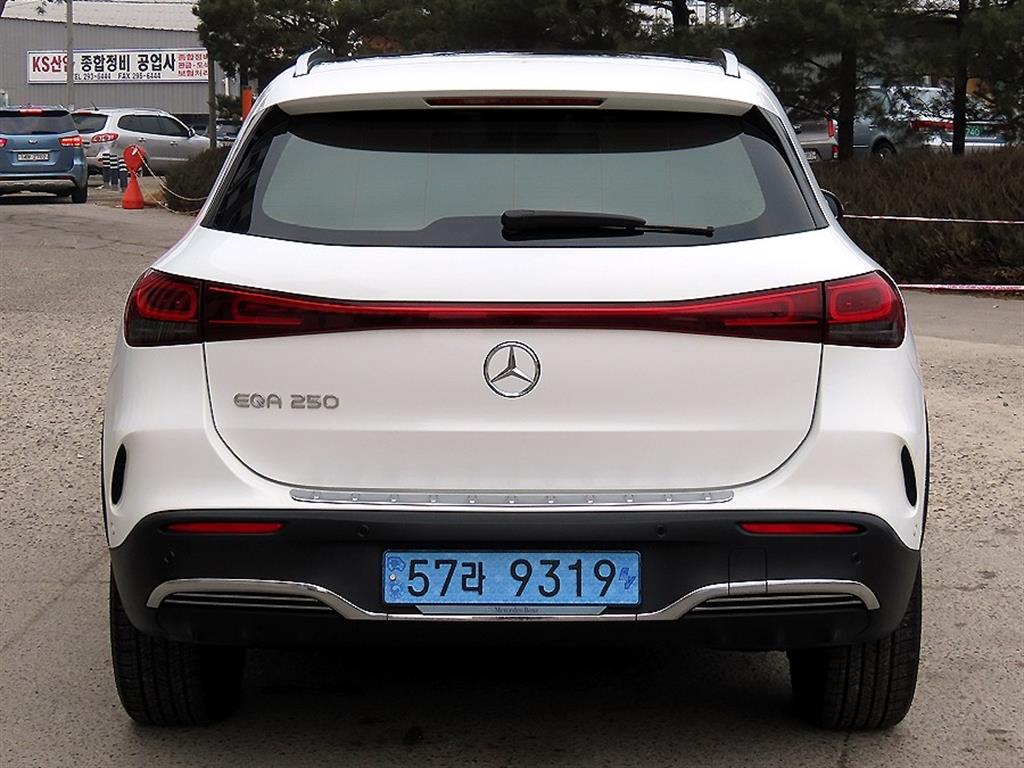 Mercedes Benz EQA - Vista 4