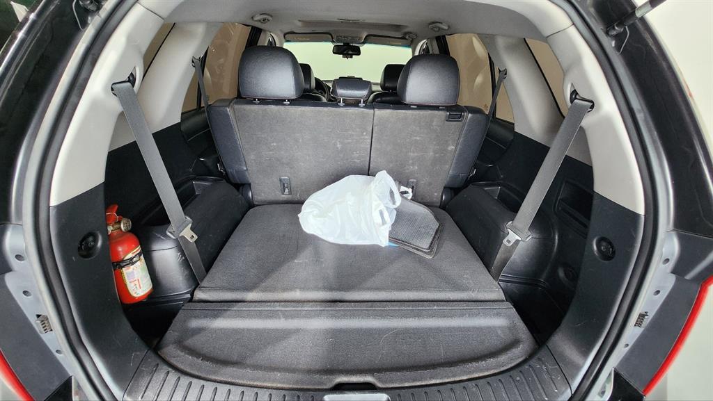 KIA Carens - Vista 5