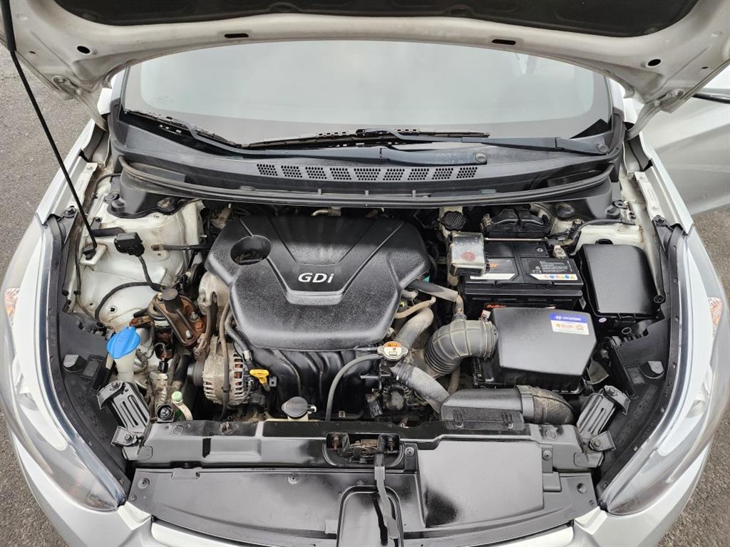 HYUNDAI Avante - Vista 7