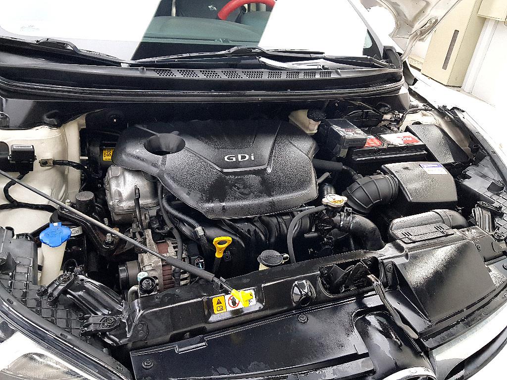 HYUNDAI Avante - Vista 6