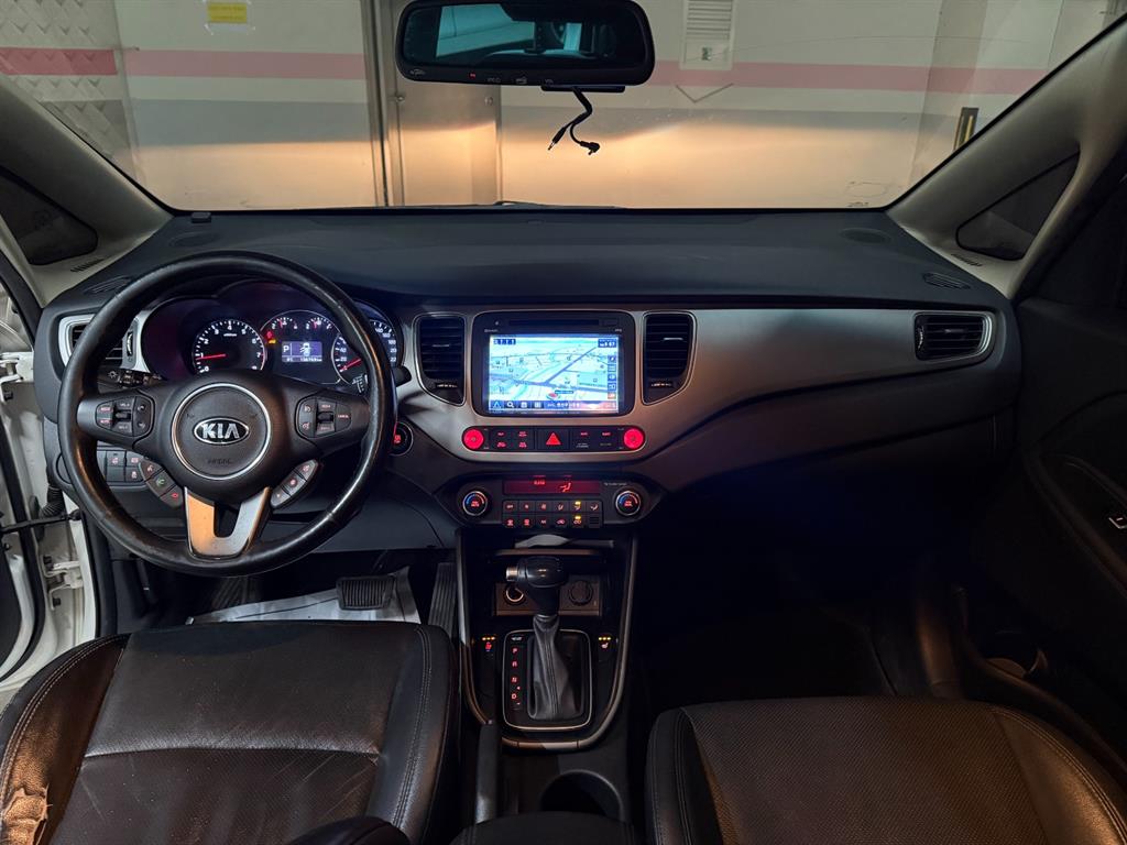 KIA Carens - Vista 6