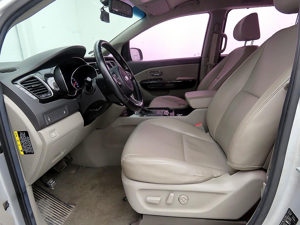 KIA Carnival - Vista 6