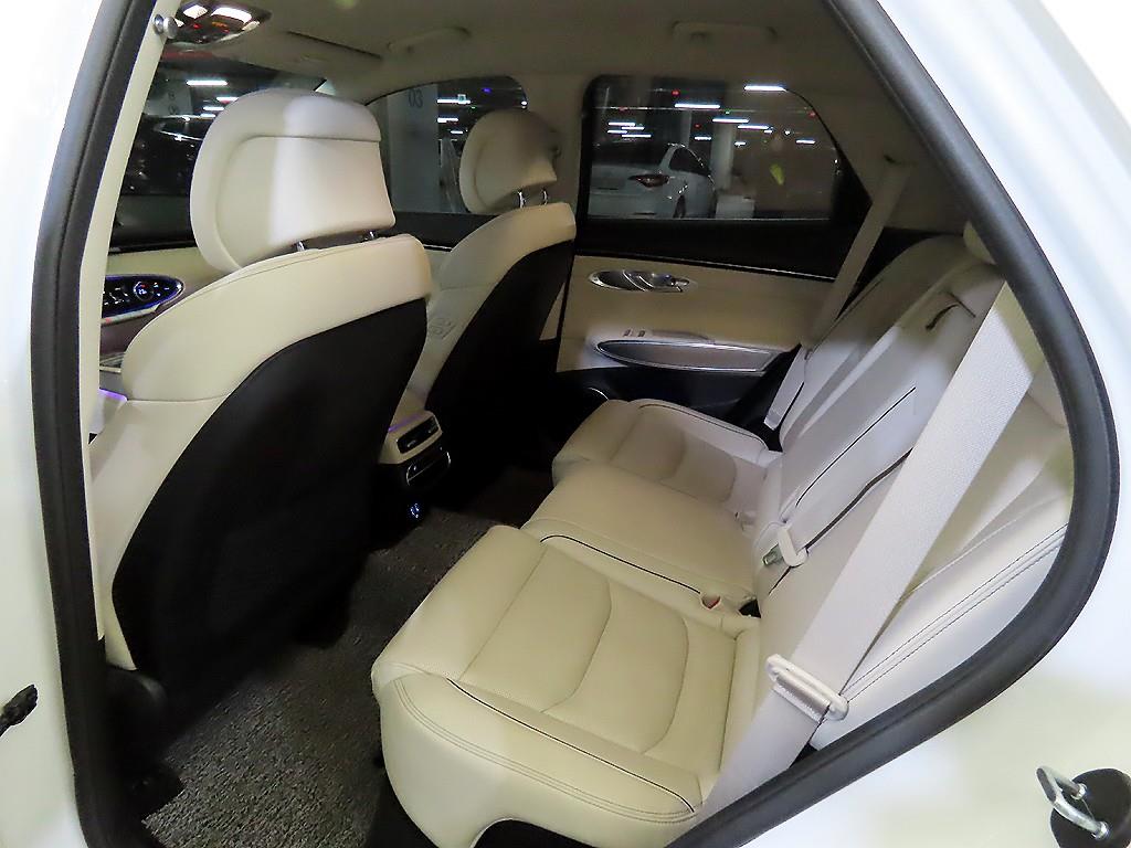 Genesis GV70 - Vista 7