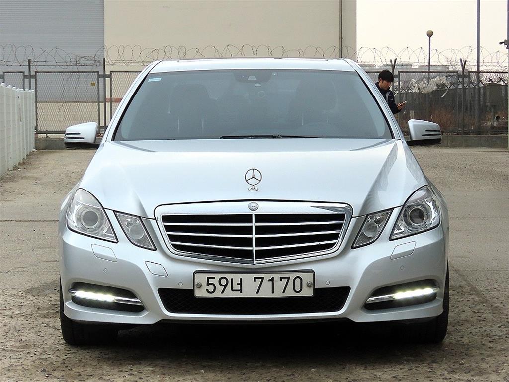 Mercedes Benz E class 2013 Plateado - Importación desde Corea - HF Imports Iquique - Foto 1