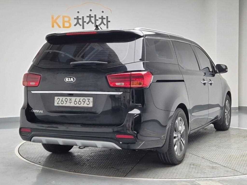 KIA Carnival - Vista 3