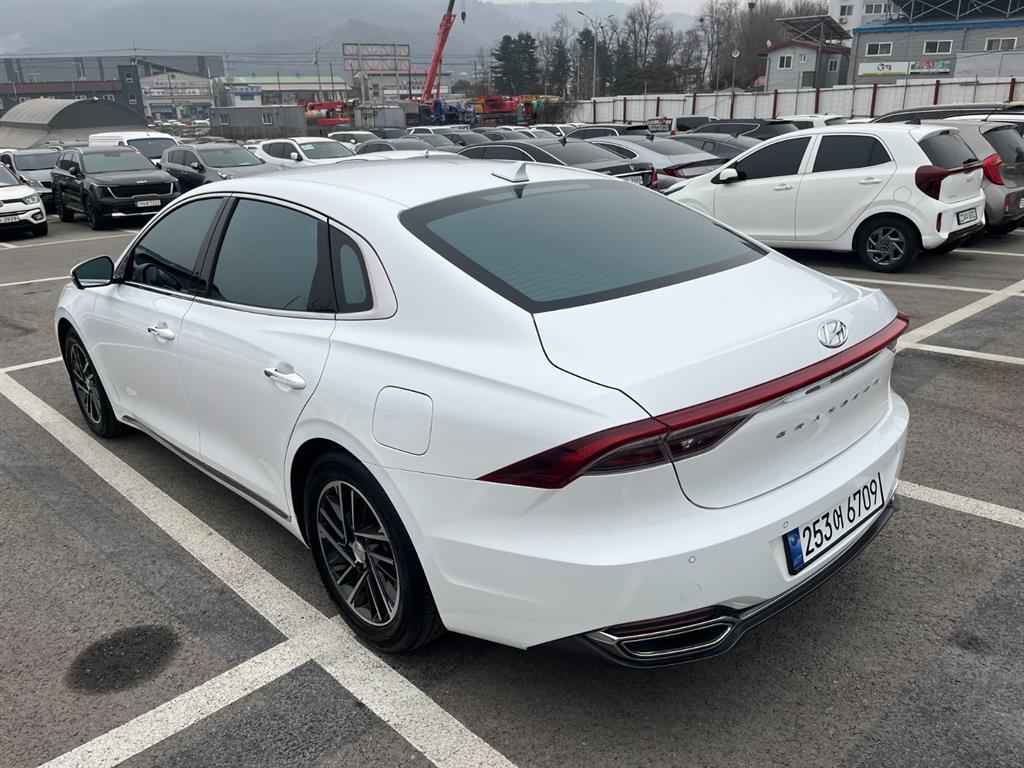 HYUNDAI Grandeur - Vista 5