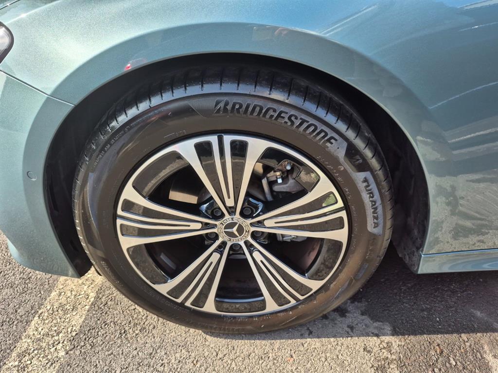 Mercedes Benz E class - Vista 4