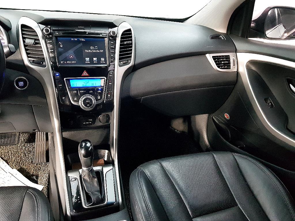 HYUNDAI i30 - Vista 10