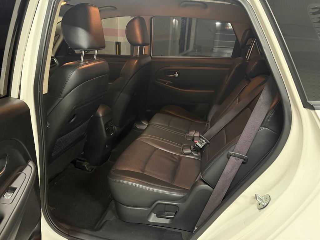 KIA Carens - Vista 11