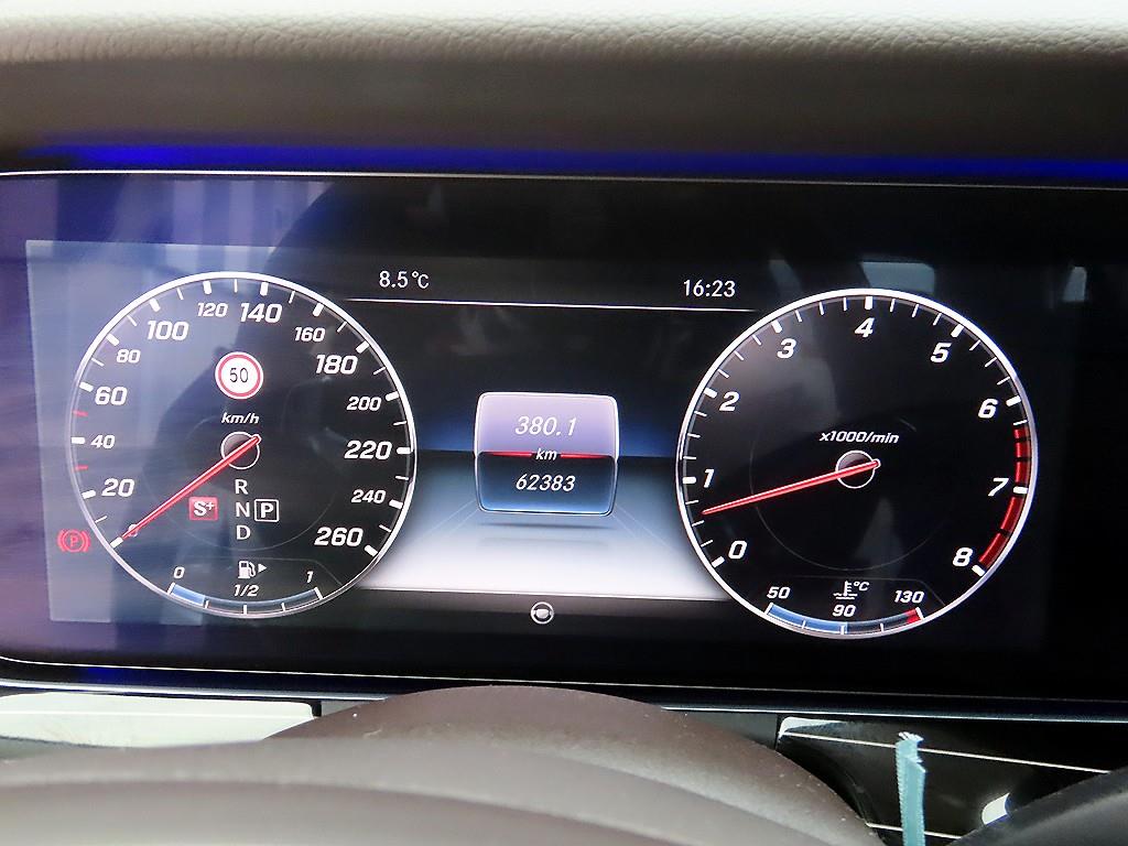 Mercedes Benz E class - Vista 9