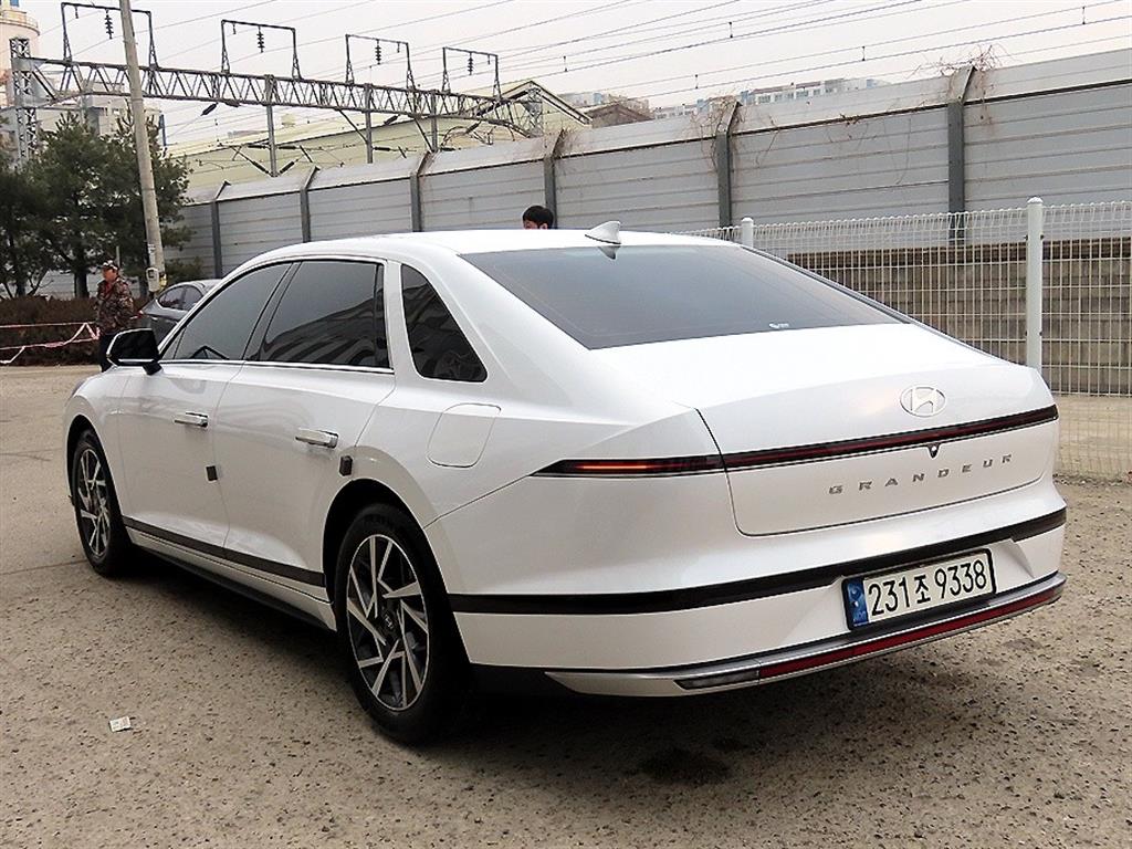 HYUNDAI Grandeur - Vista 3