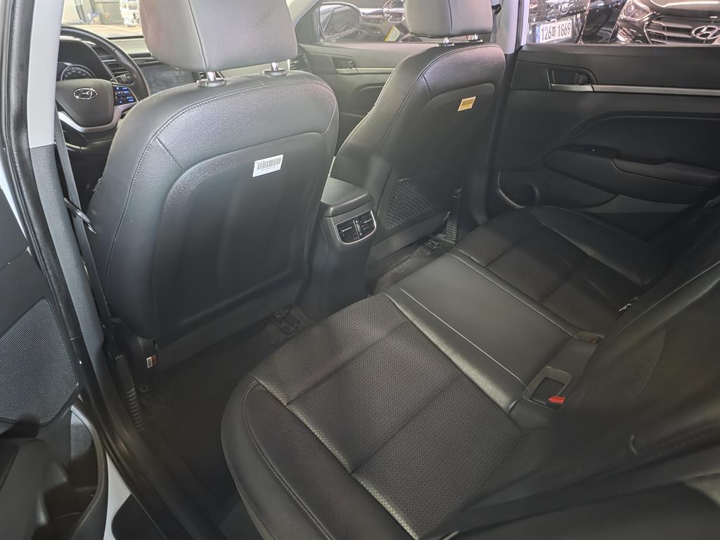 HYUNDAI Avante - Vista 7