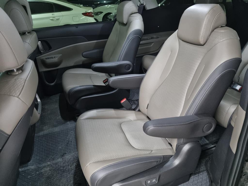 KIA Carnival - Vista 7