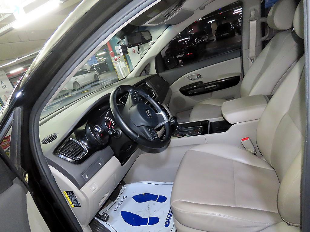 KIA Carnival - Vista 6