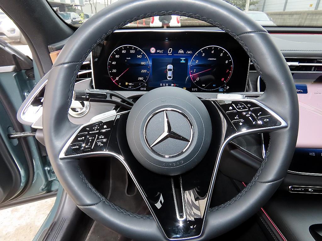 Mercedes Benz E class - Vista 8